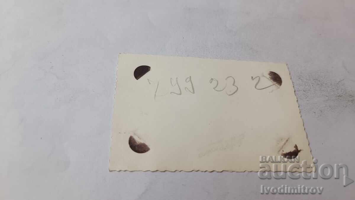 Φωτογραφία Σοφία Γυναίκα, αγόρι και κορίτσι σε μια βόλτα με τιμή € 0.96 | 1.88 BGN