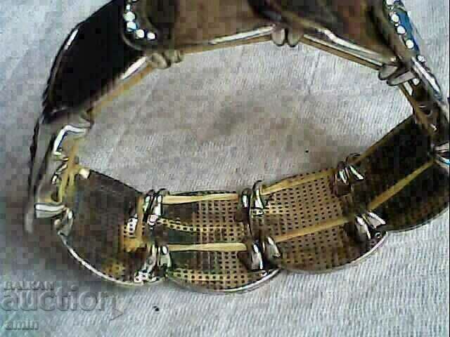 красива посребрена гривна сес кристали с цена € 4.00 | 7.82 лв.