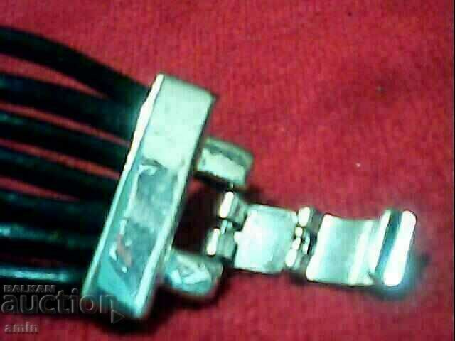 стара красива кожена гривна посребрана много тешка с цена € 7.00 | 13.69 лв.