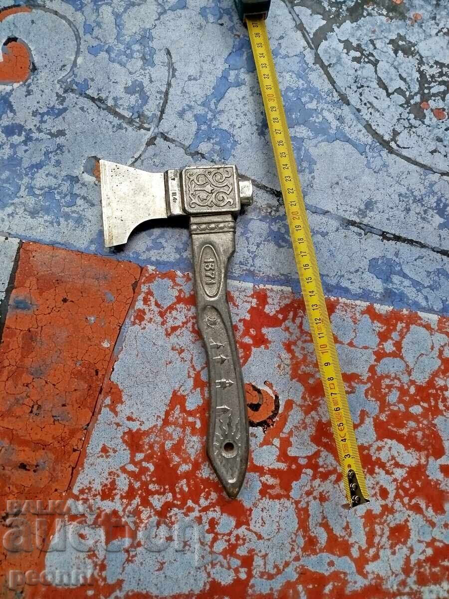 Ciocan pentru carne, topor, secure