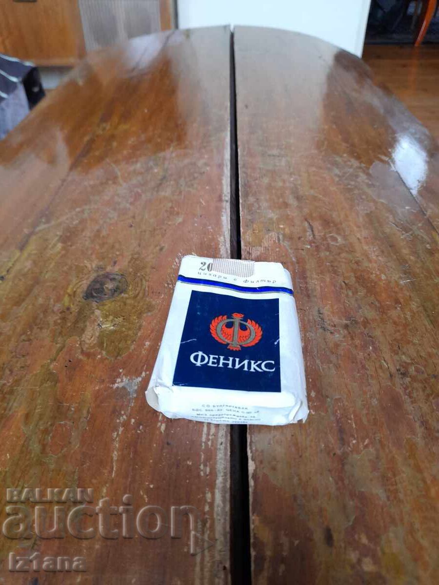 Стар пакет цигари Феникс