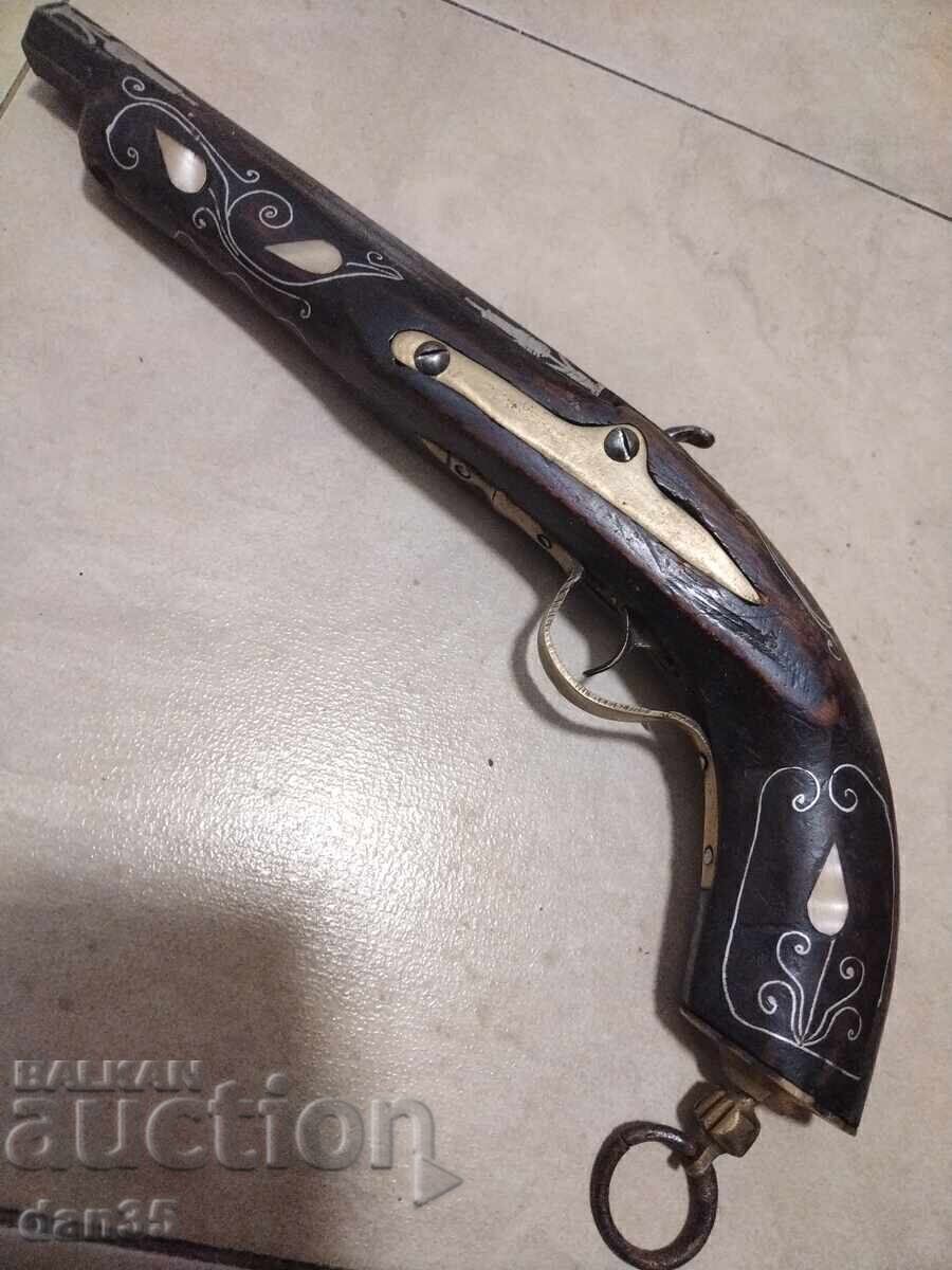 CAPSULE VECHE PISTOV cu preț € 28.00 | 54.76 BGN