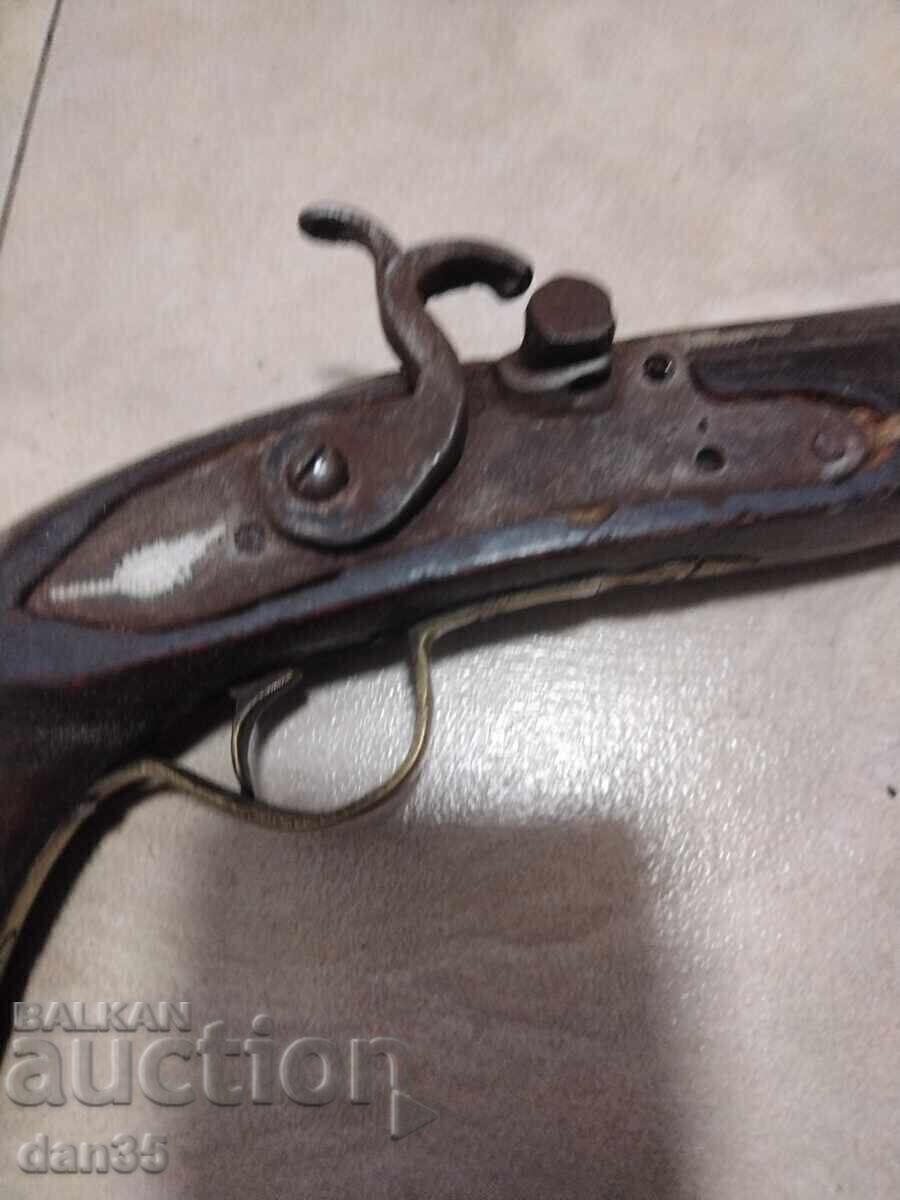 Licitație CAPSULE VECHE PISTOV