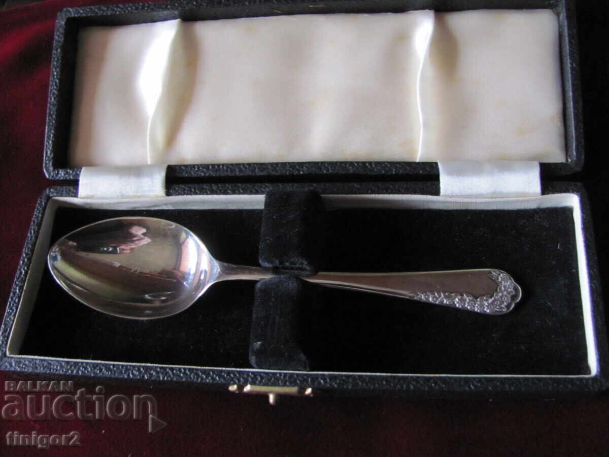 Linguriță argintată în cutie originală