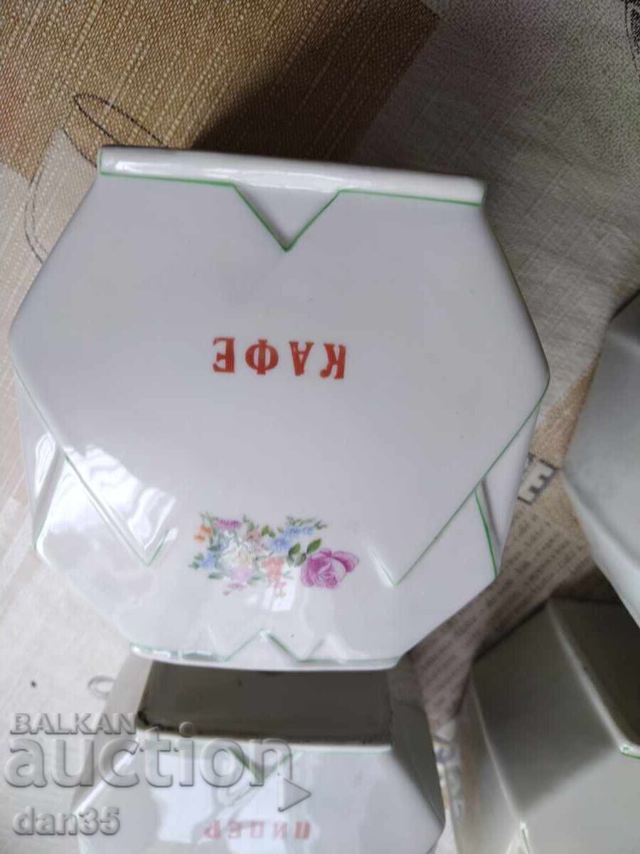 Licitație PORȚELAN VECHI DE EPOCĂ DIN PERIOADA SOCIALISTĂ