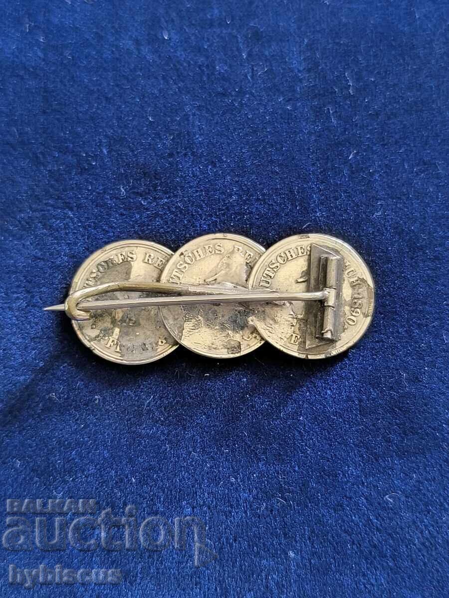 Broșă veche art deco germană cu monede cu preț € 5.00 | 9.78 BGN