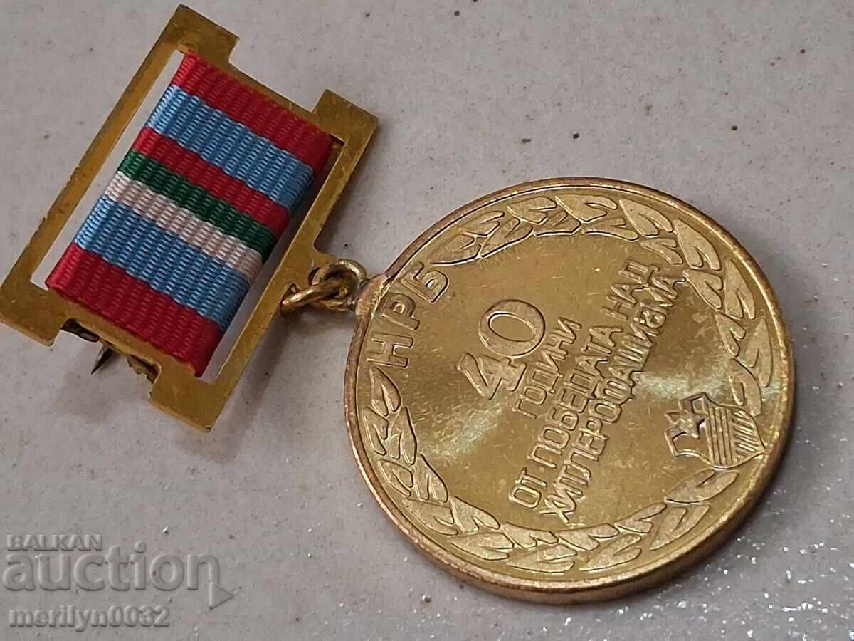 Medalie 40 de ani de la Victoria 9 Mai cu preț € 19.92 | 38.96 BGN