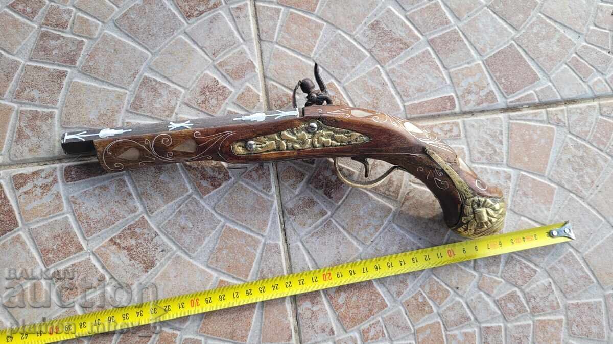 Pistol, pistol, evzalia, cremenea cu preț € 30.00 | 58.68 BGN