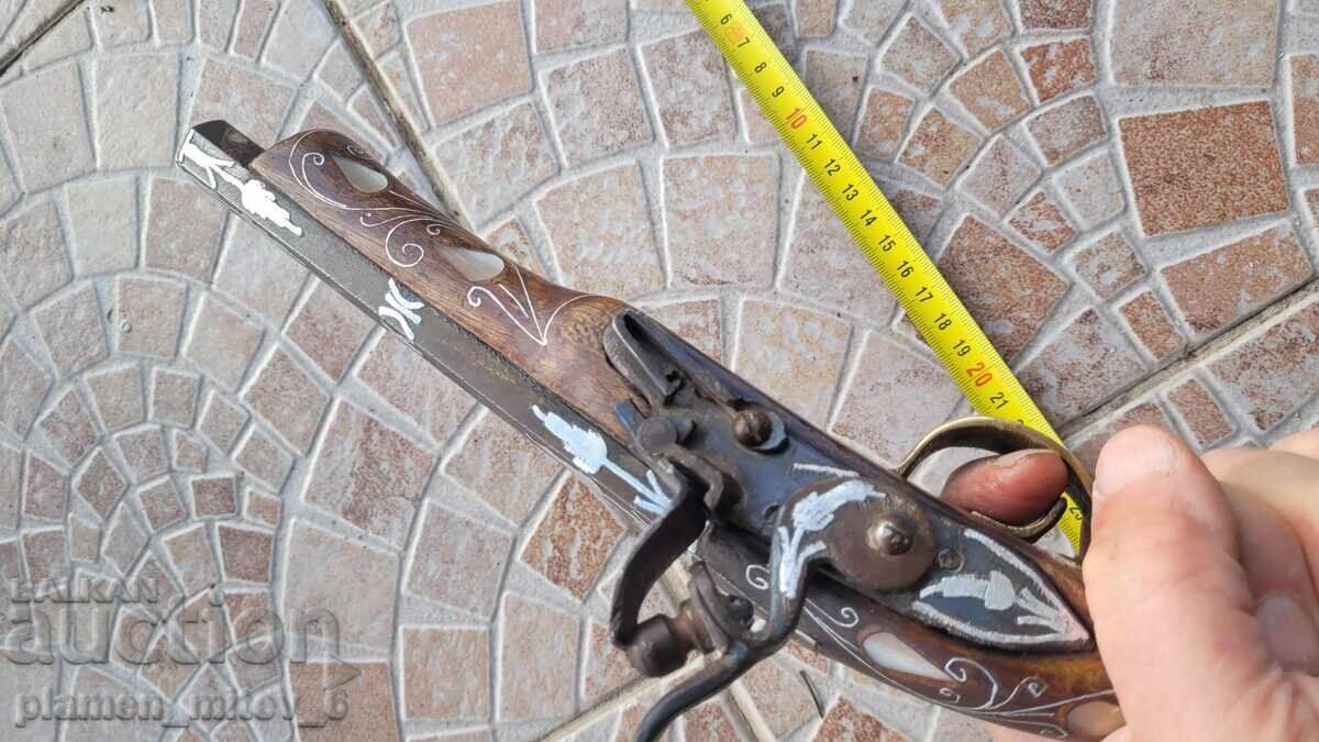 Livrarea Pistol, pistol, evzalia, cremenea