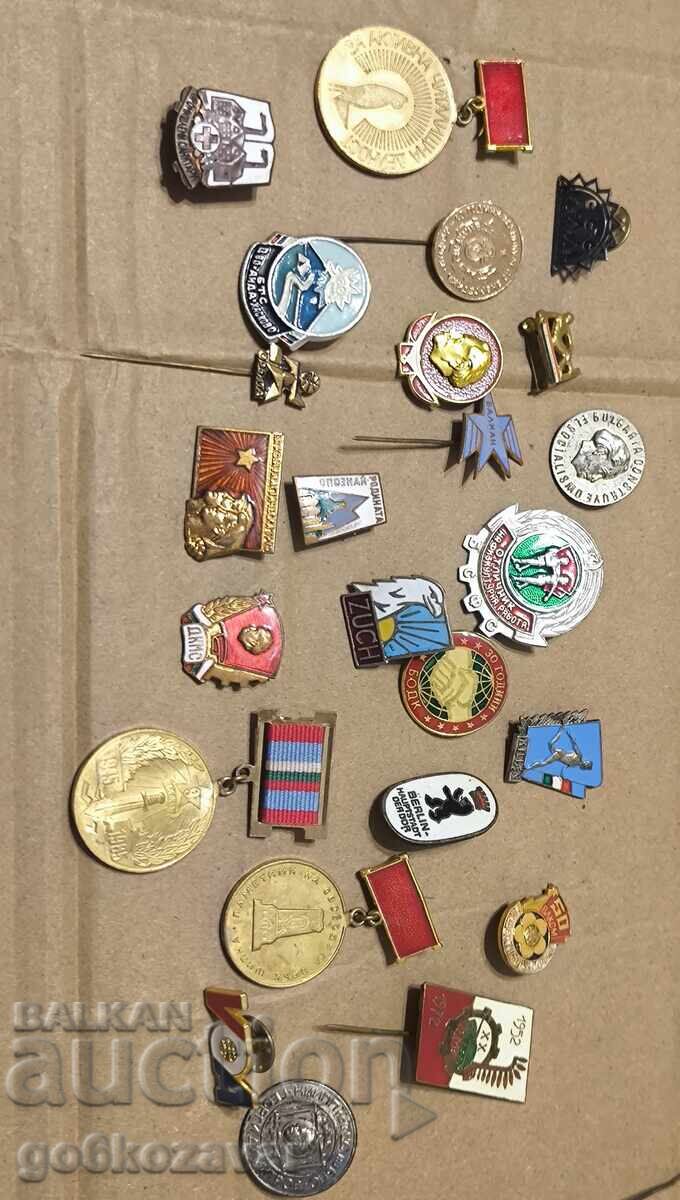 Lot medalii, insigne, semne ! cu preț € 11.00 | 21.51 BGN