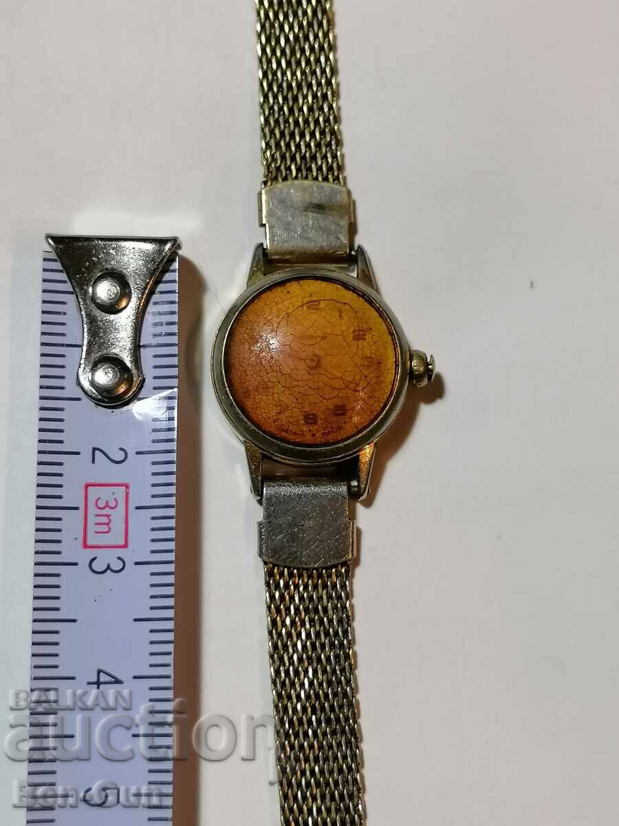 Μηχανικό χειροκίνητο ρολόι σε λειτουργία με τιμή € 20.00 | 39.12 BGN