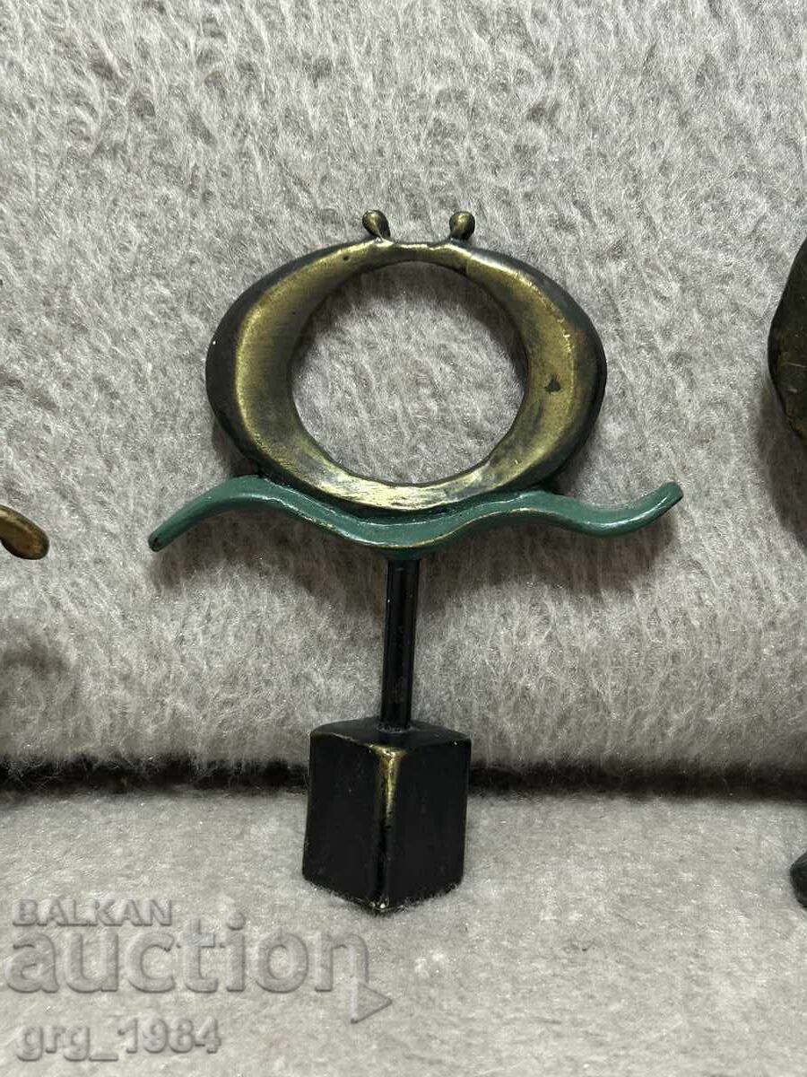 Παράδοση Σύνολο από μικρά μπρούτζινα αγαλματίδια Παράδοση Σύνολο από μικρά μπρούτζινα αγαλματίδια