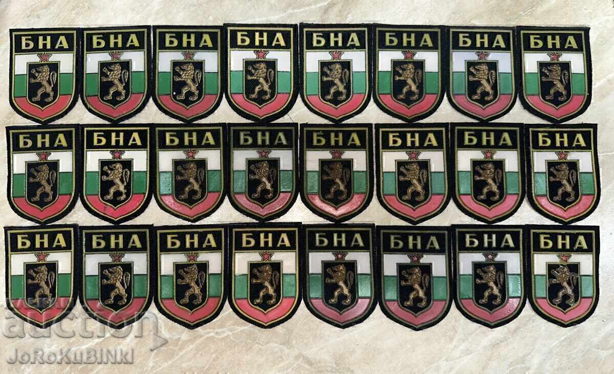LOT Embleme ale Armatei Bulgare până în 1989 —— 24 bucăți