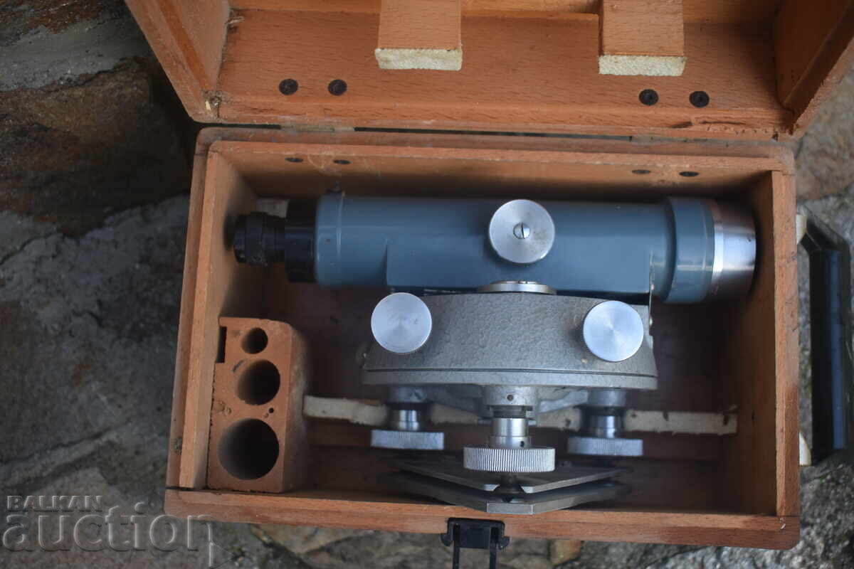 Nivel vechi cu preț € 55.00 | 107.57 BGN