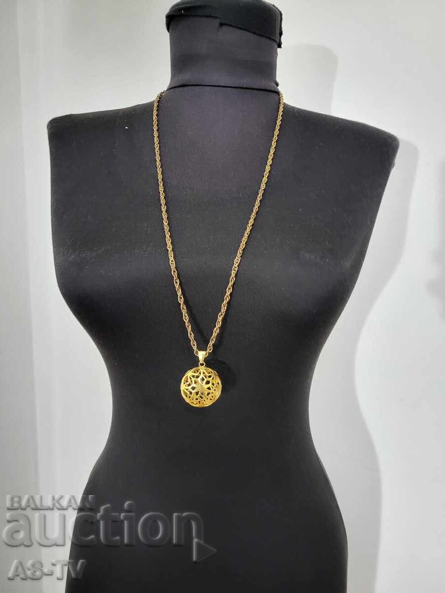 Παλιό μενταγιόν με τιμή € 20.00 | 39.12 BGN