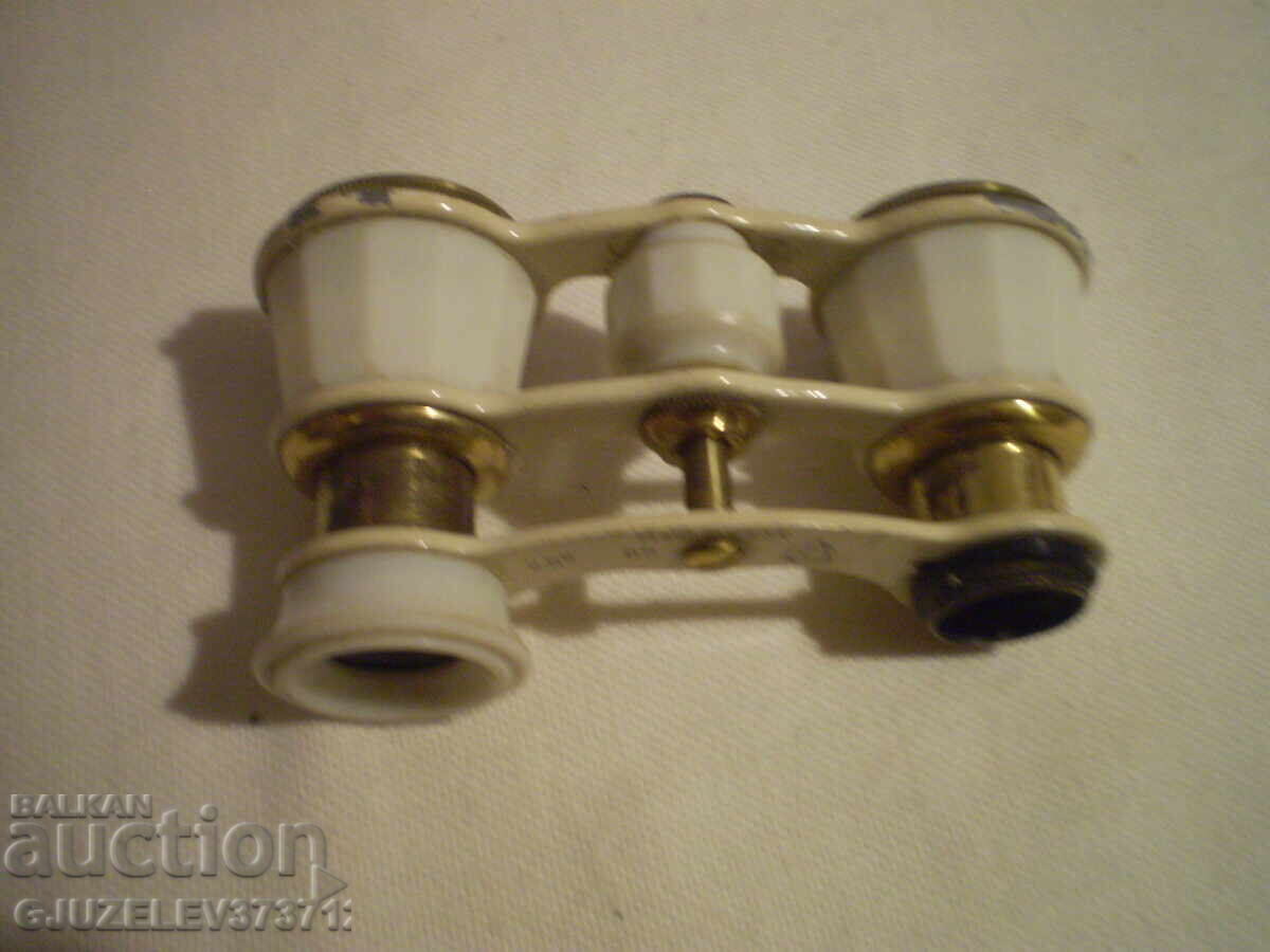 Binoclu teatral retro, fabricat în URSS cu preț € 20.00 | 39.12 BGN
