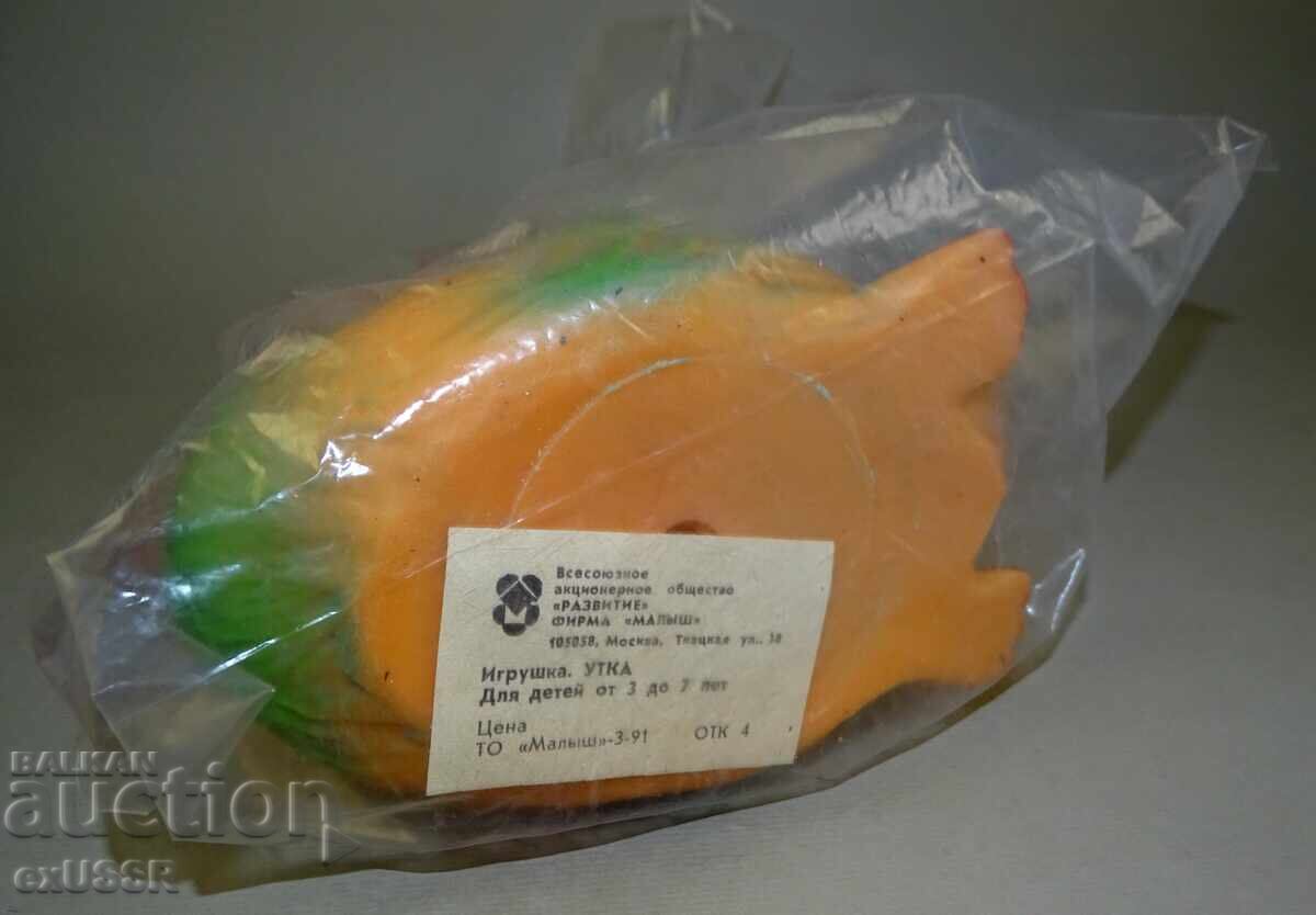 Доставка на Стара руска соц. гумена играчка пате ,нова с етикет