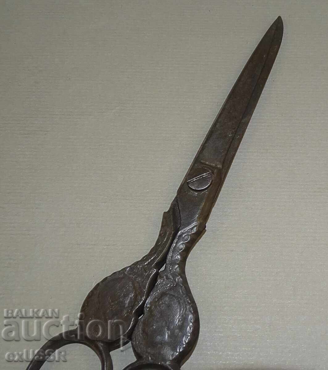 Old tailor's scissors with ornaments for needlework - 5