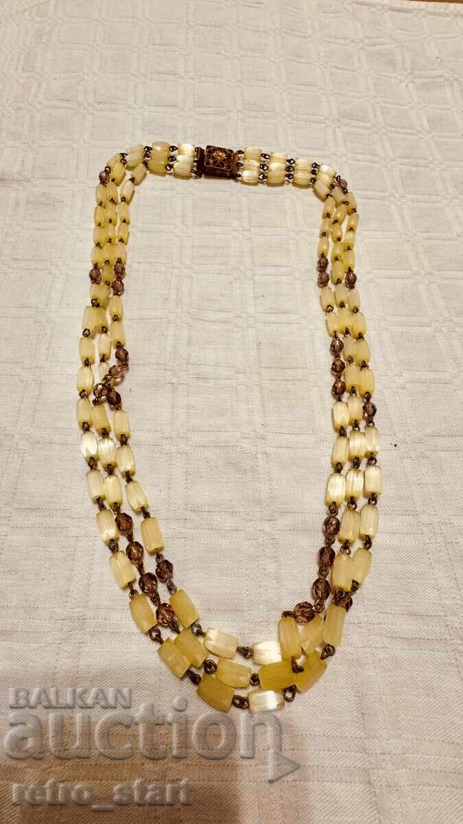 Παράδοση Αντίκα κολιέ από σατινέ γυαλί