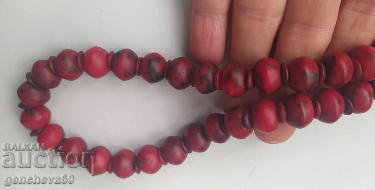 Colier vintage din coral roșu cu preț € 40.00 | 78.23 BGN