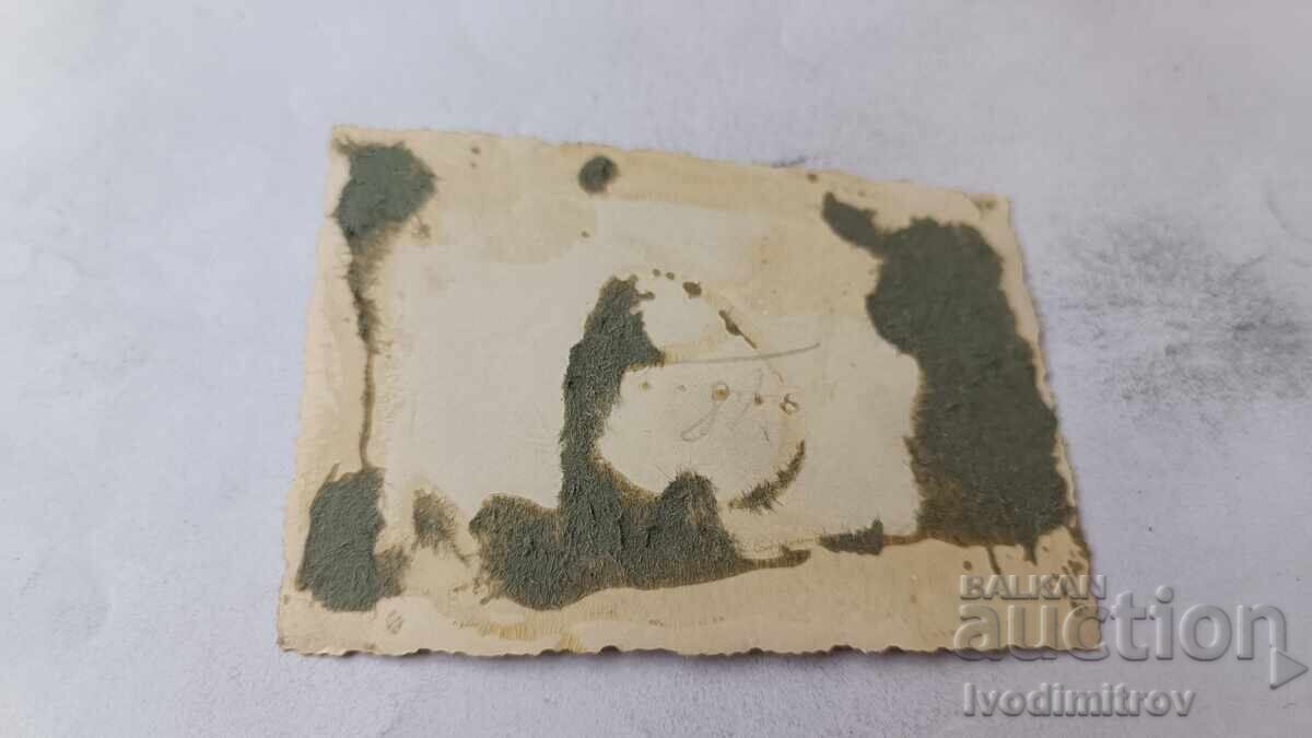 Δημοπρασία Φωτογραφία Βάρνα Δύο νεαρές γυναίκες μπροστά από το φωτογραφείο Βέλτα Δημοπρασία Φωτογραφία Βάρνα Δύο νεαρές γυναίκες μπροστά από το φωτογραφείο Βέλτα