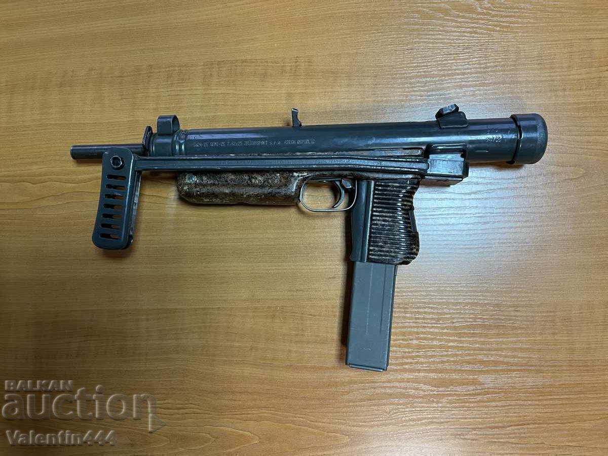 Livrarea PISTOL MITRALIERĂ "VZ - 26" DEZACTIVAT/SECURIZAT