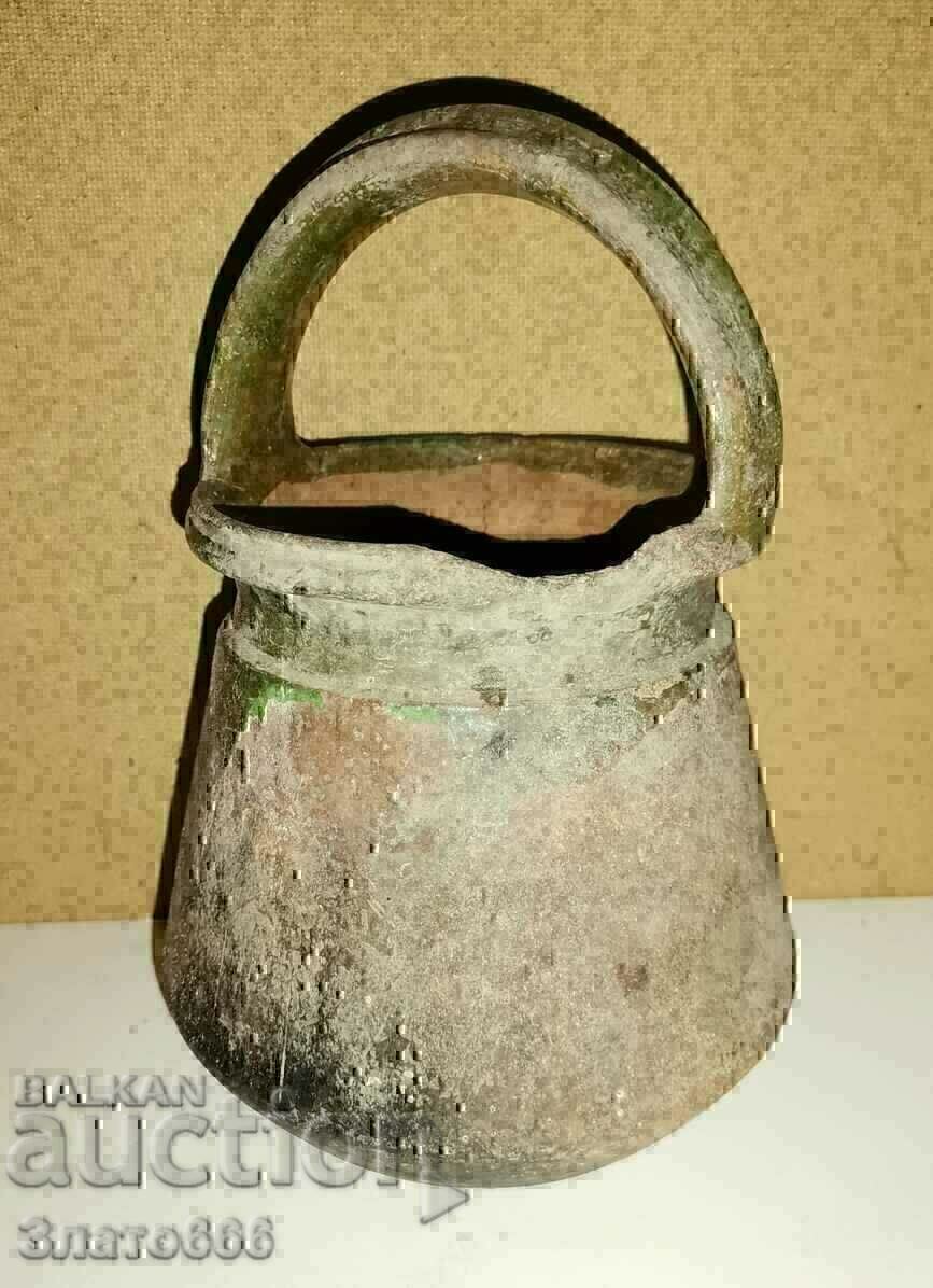 Много старо глинено гърне с цена 7.50 € Много старо глинено гърне с цена 7.50 €