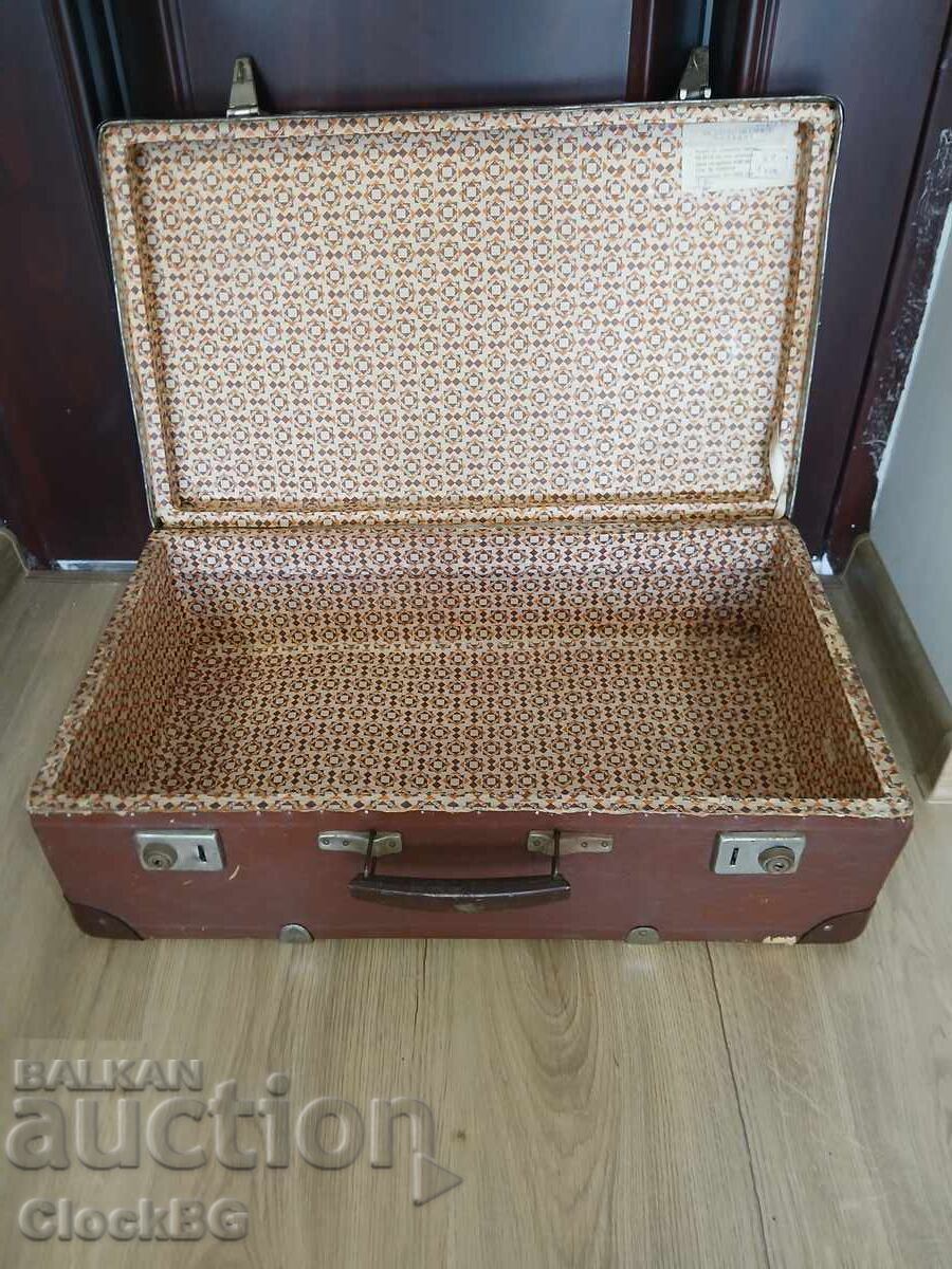 Valiză vintage din Bulgaria socialistă – PP „Succes” pe soare