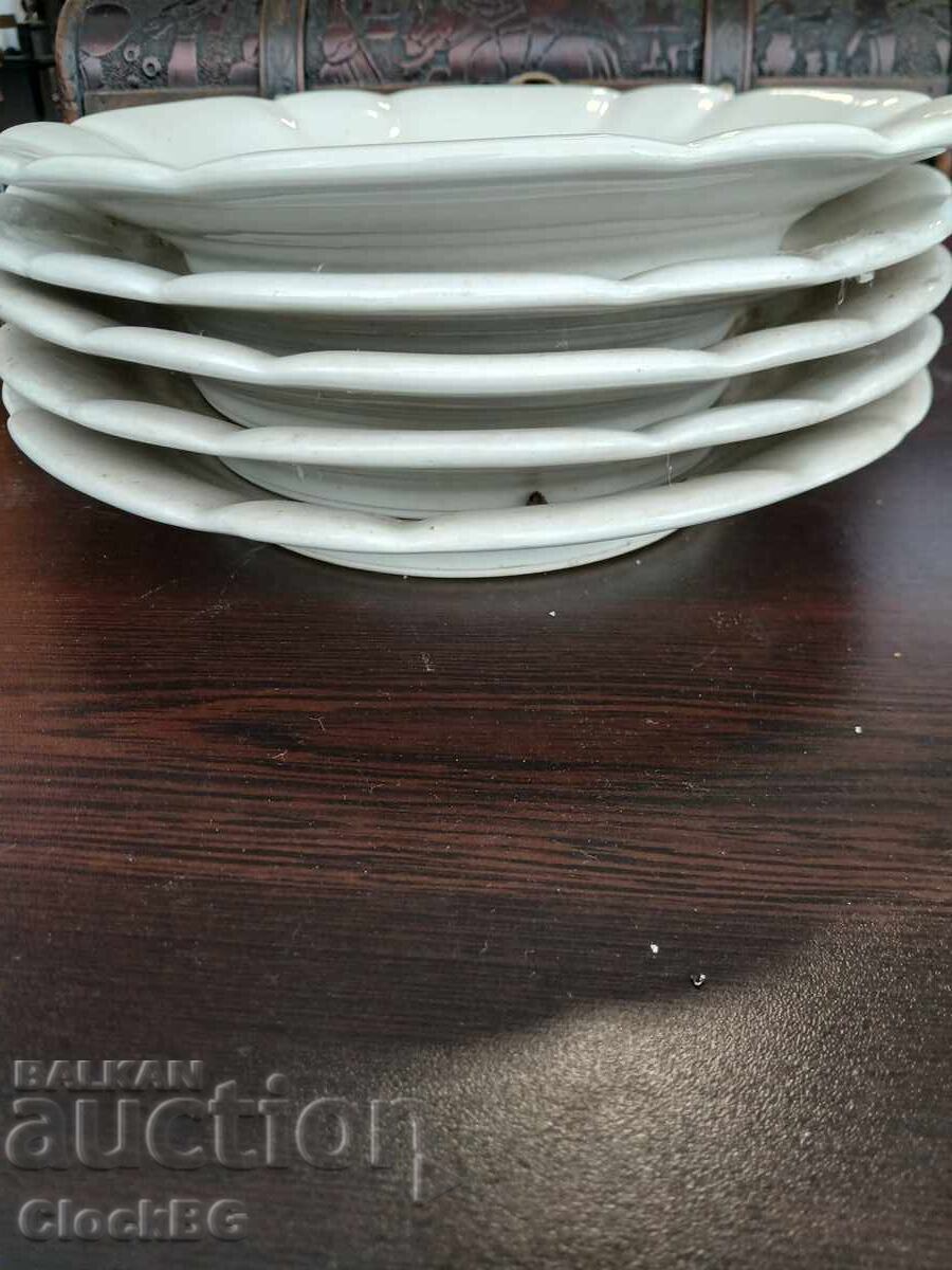 Farfurii adânci albe vintage – 5 bucăți Farfurii adânci albe vintage – 5 bucăți
