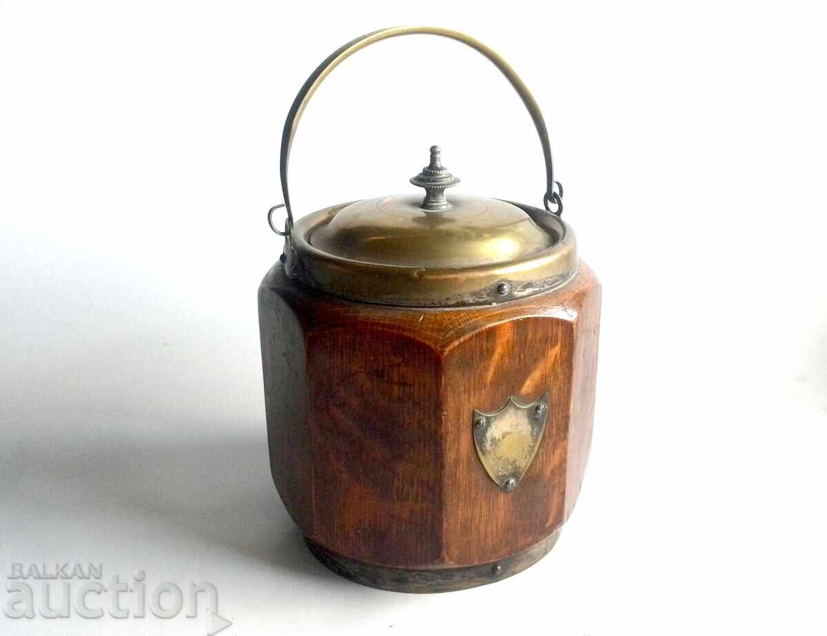 Butoi victorian englezesc din stejar pentru biscuiți cu capac și clemă cu preț € 105.00 | 205.36 BGN
