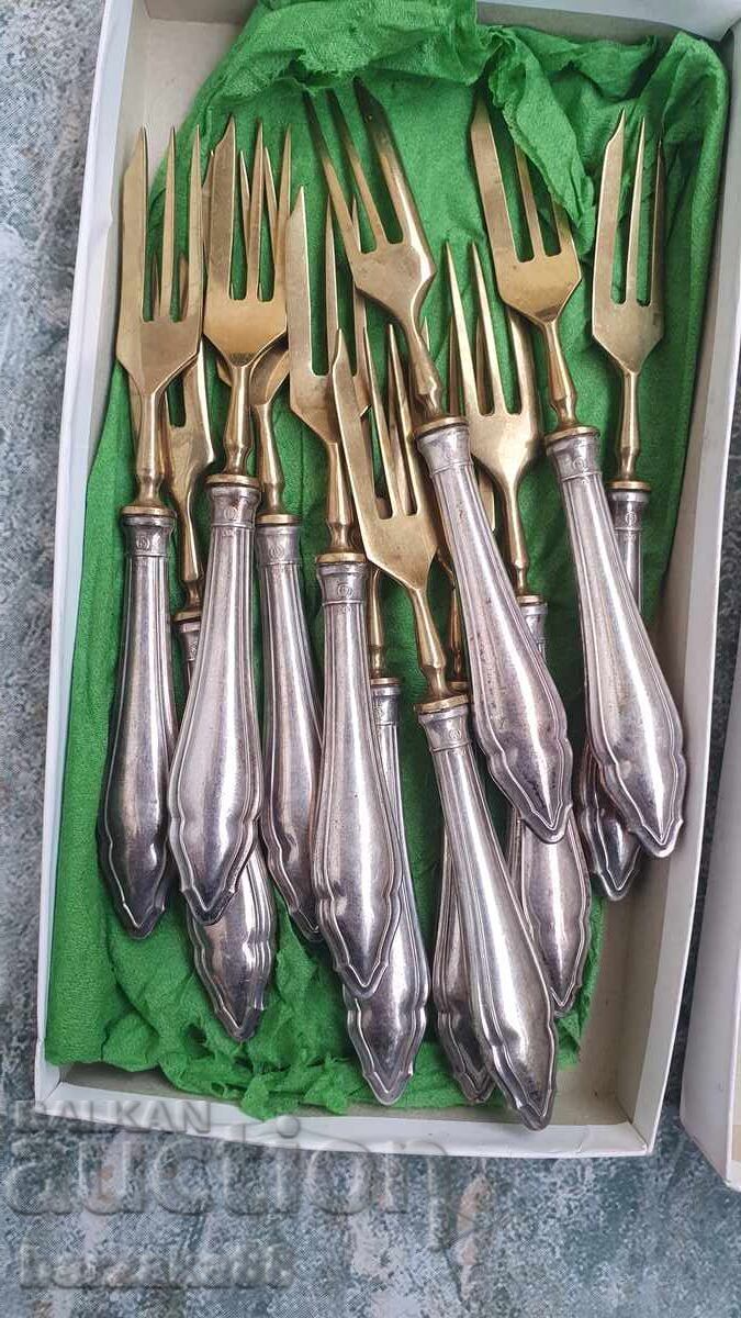 12 ασημένια πιρούνια με τιμή € 70.00 | 136.91 BGN