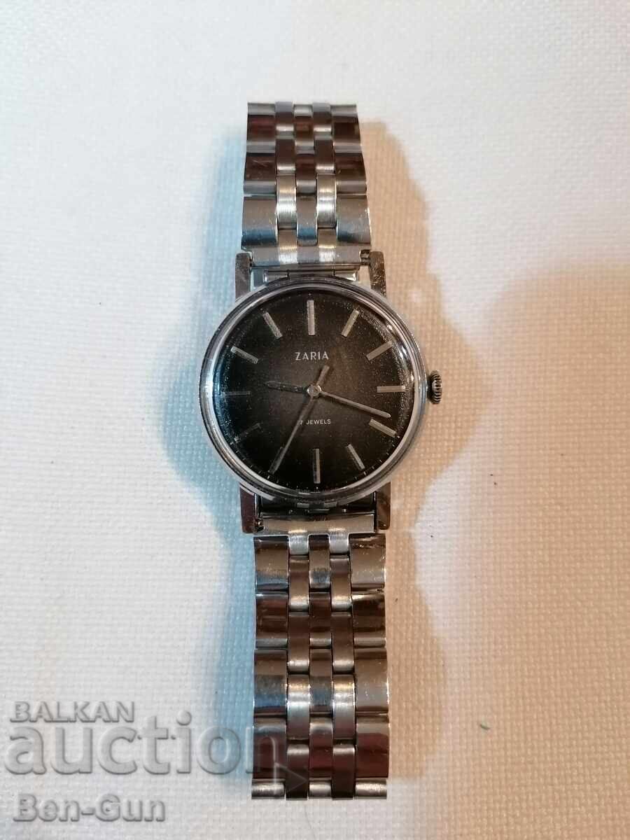 Доставка на Механичен ръчен часовник "Заря"