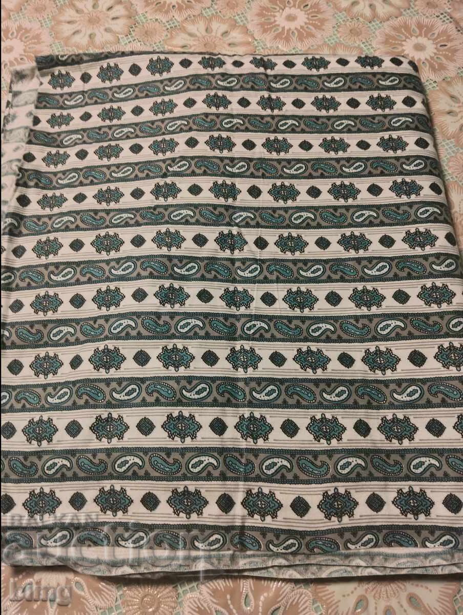 5 μέτρα μαλακό βαμβακερό ύφασμα με ενδιαφέρον σχέδιο με τιμή € 2.00 | 3.91 BGN