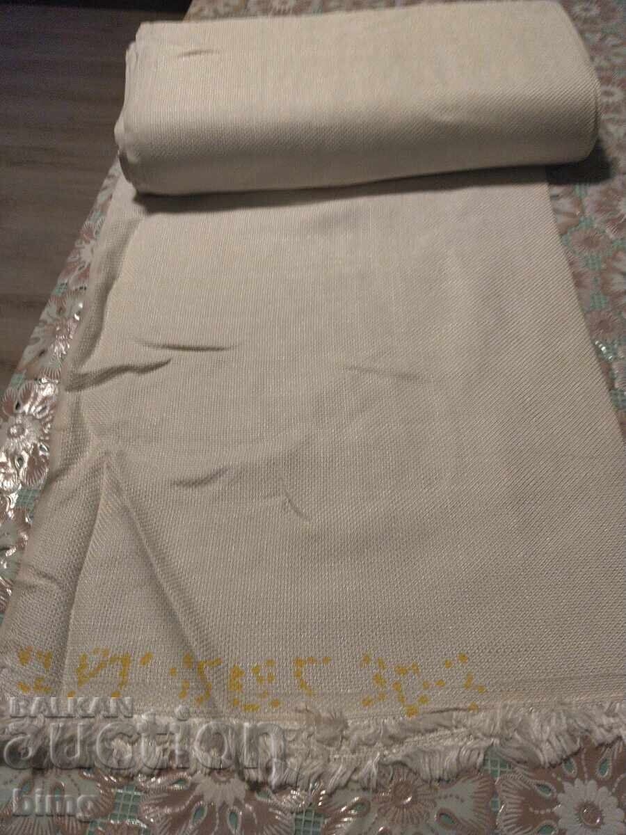 Аукцион Един топ бежов плат