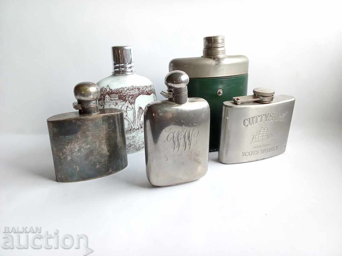 Licitație Bidoane de buzunar retro pentru alcool Licitație Bidoane de buzunar retro pentru alcool