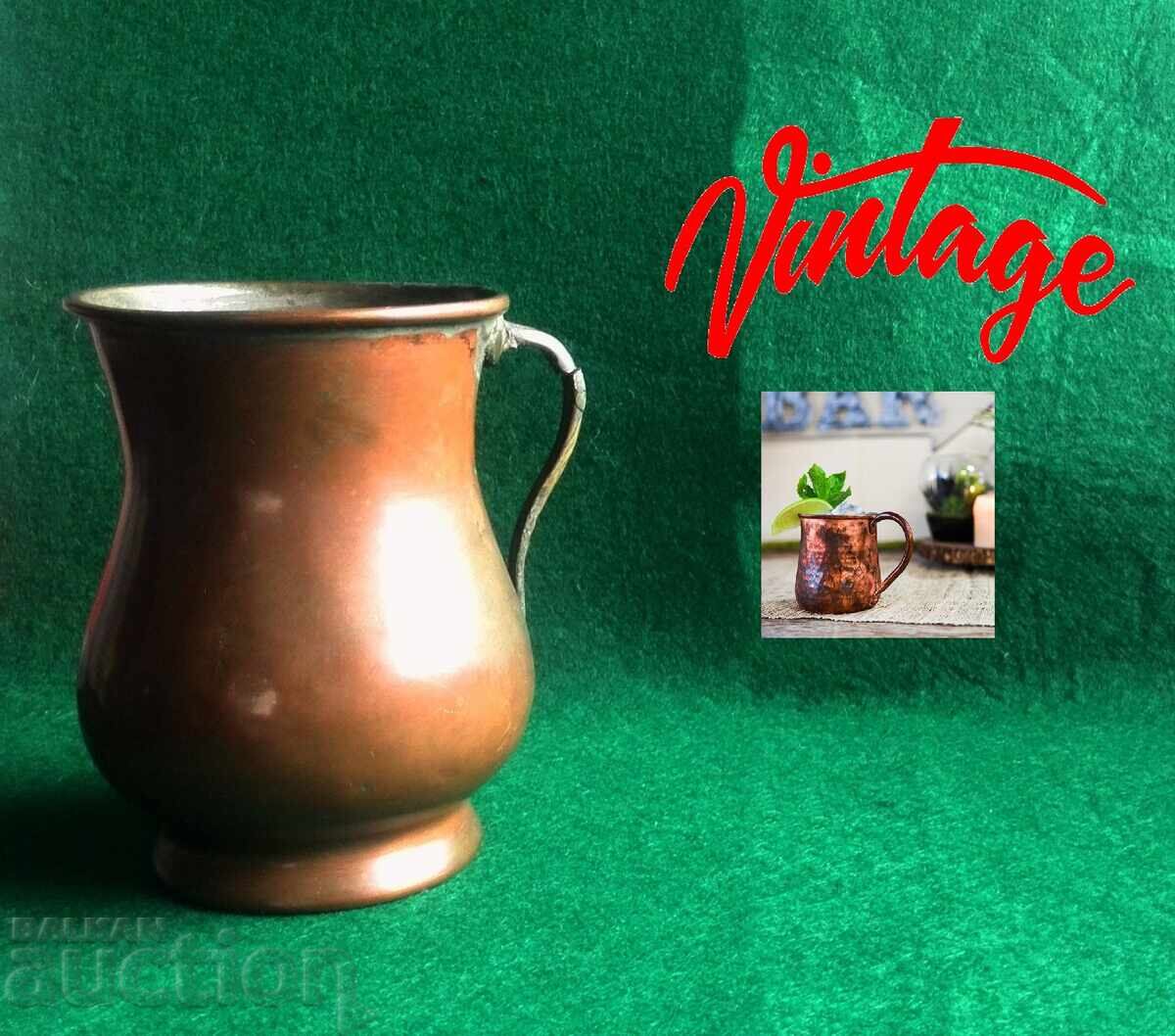 Παλιά χάλκινη κούπα Παλιά χάλκινη κούπα