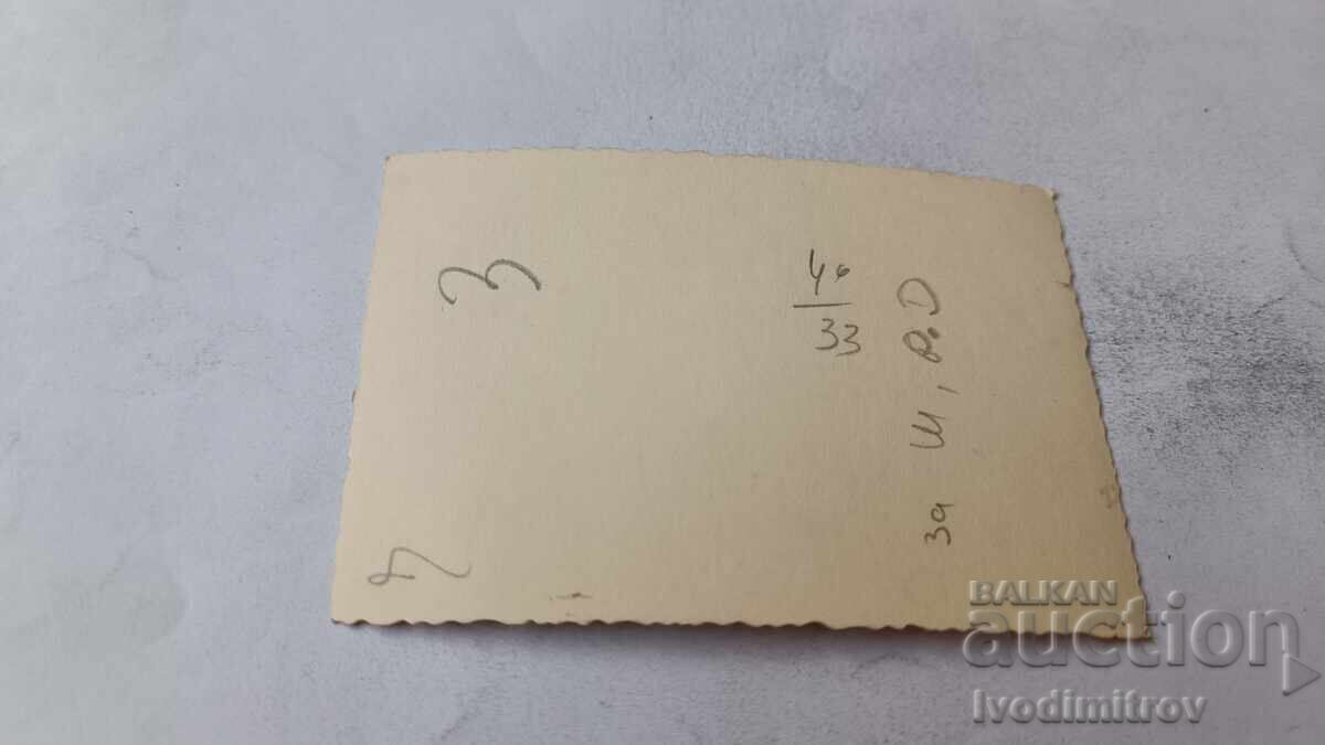 Fotografie Tineri bărbați pe malul râului cu preț € 1.17 | 2.29 BGN