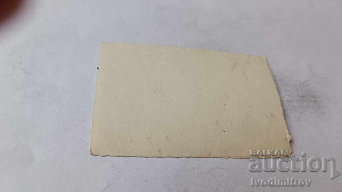 Foto Bărbați și tineri pe plajă cu preț € 0.88 | 1.72 BGN