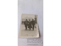 Снимка София Трима мъже на разходка