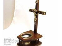 Дървен настолен  кръст,разпятие с чашка