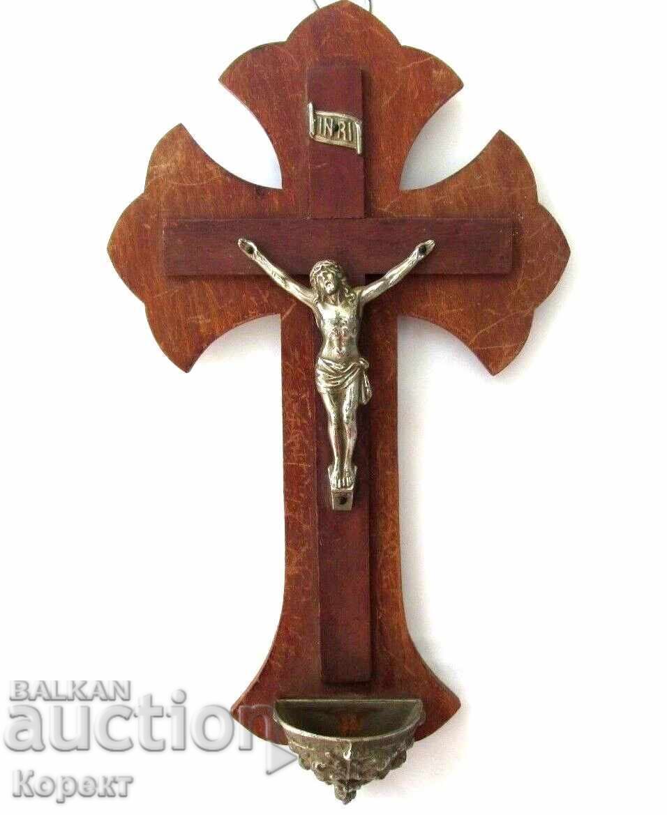 Cruce de perete catolică, răstignire