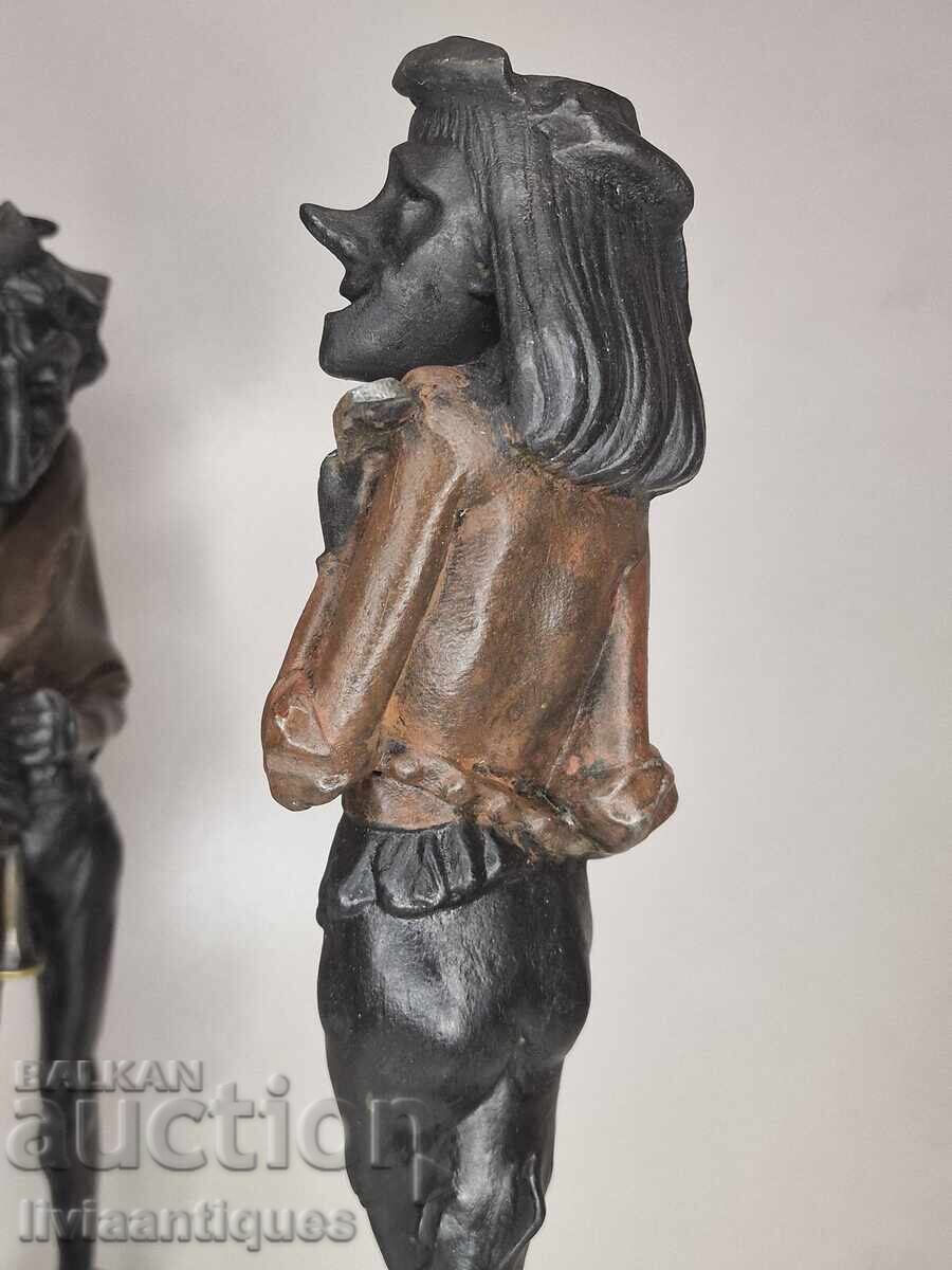 Δύο μπρούτζινα κηροπήγια αρλεκίνοι με τιμή € 290.00 | 567.19 BGN