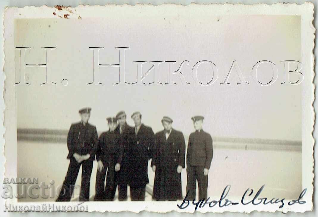 МАЛКА СТАРА СНИМКА СВИЩОВ ГИМНАЗИСТИ КРАЙ ДУНАВА Е995