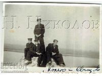 МАЛКА СТАРА СНИМКА СВИЩОВ ГИМНАЗИСТИ НА КАЛЕТО Е996