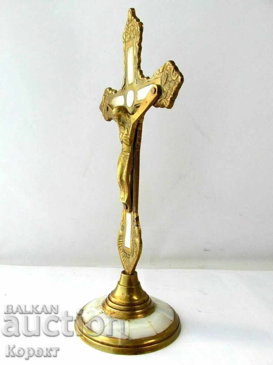 Cruce de masă, crucifix cu elemente perlate