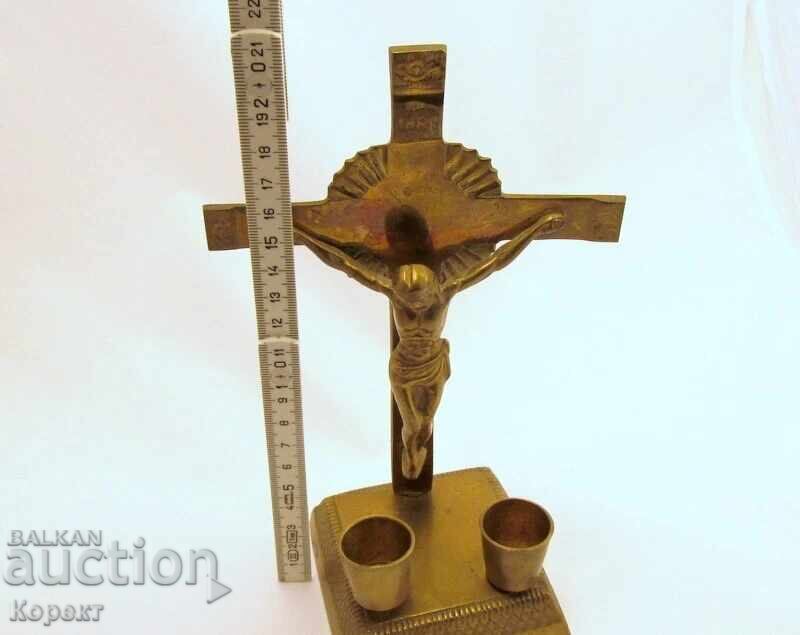 Altar antic, piedestal în picioare, crucifix din bronz, cruce cu preț € 48.00 | 93.88 BGN