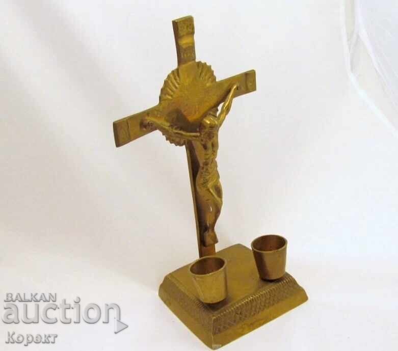 Altar antic, piedestal în picioare, crucifix din bronz, cruce