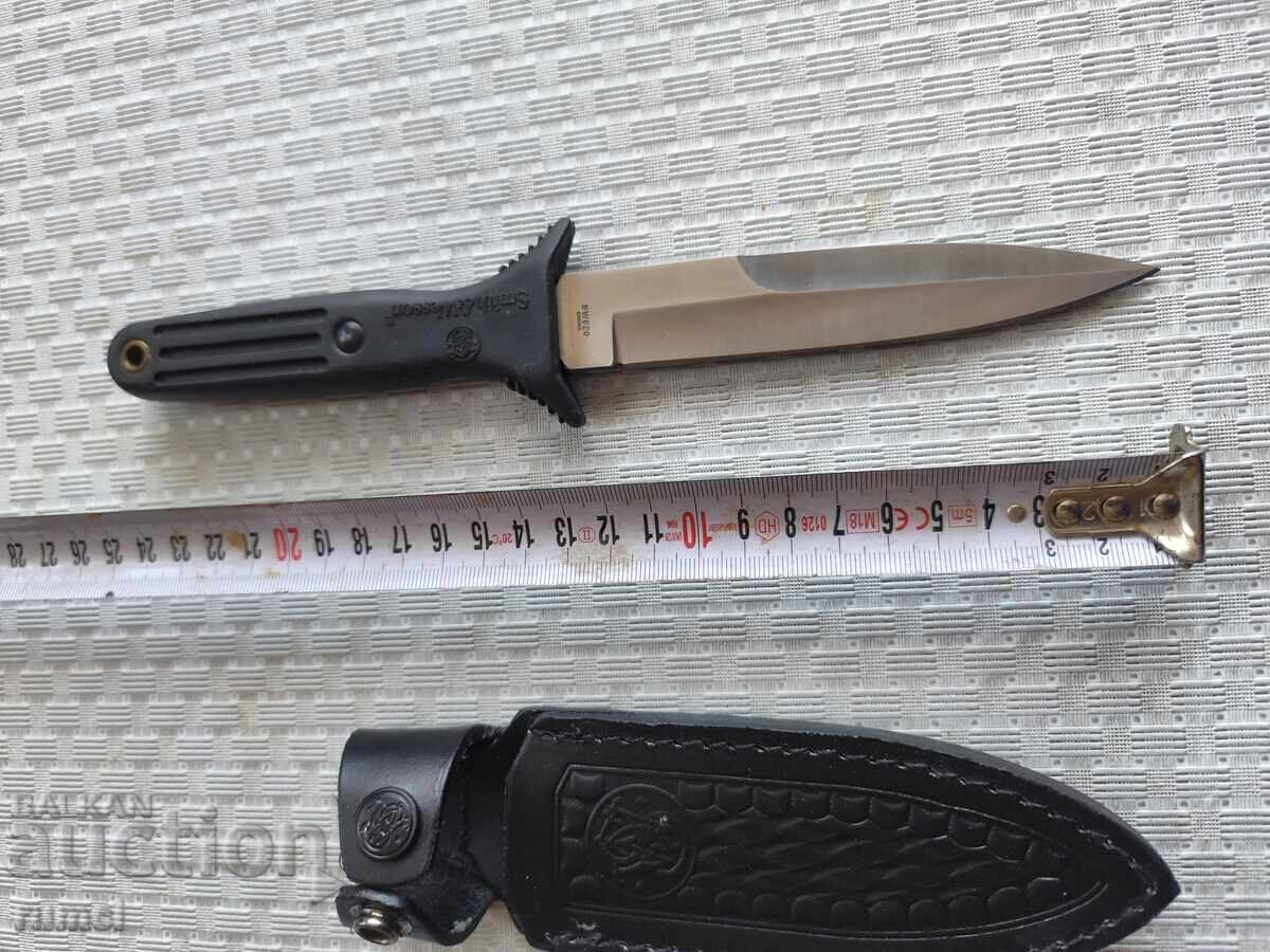 Auction  Lot of knives