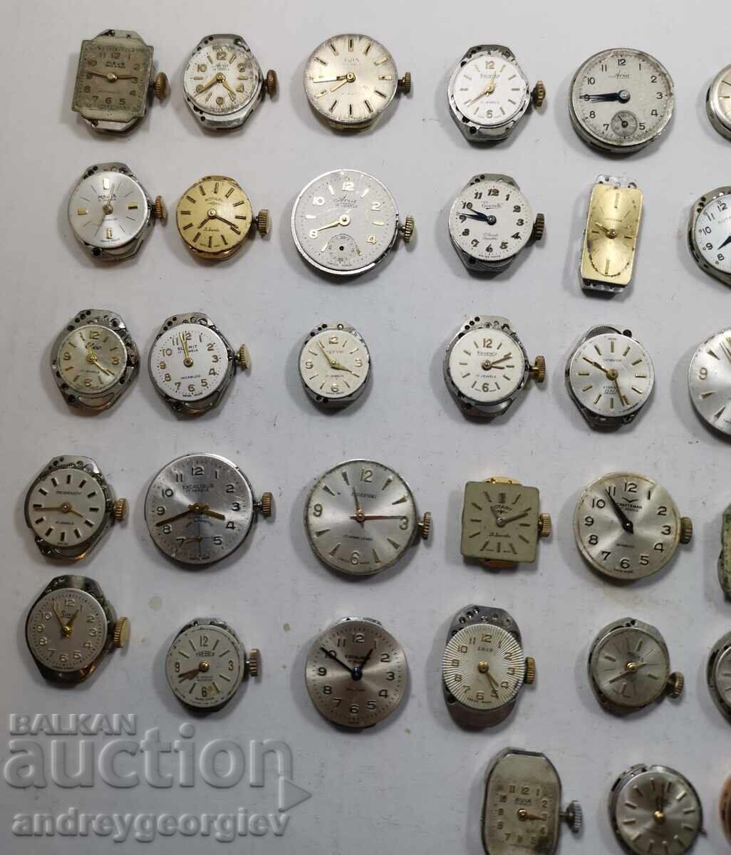 Licitație Lot de aproximativ 50 de mecanisme elvețiene pentru ceasuri de damă Licitație Lot de aproximativ 50 de mecanisme elvețiene pentru ceasuri de damă