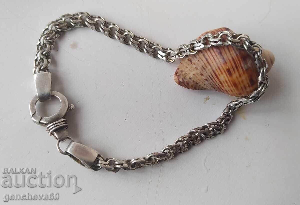 Доставка на Стара сребърна гривна